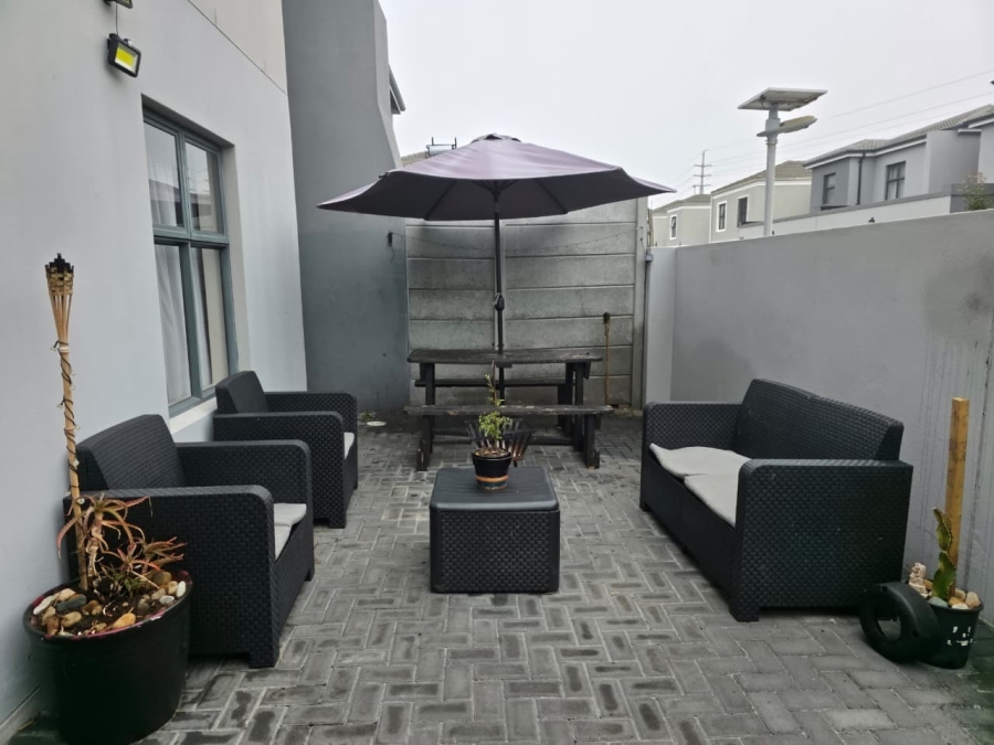 To Let 3 Bedroom Property for Rent in Parklands North Western Cape